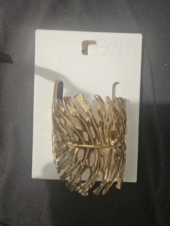 Zara Sculpted Gold Leaf Cuff Bracelet - Picture 3 of 4